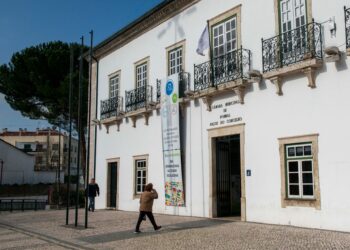 Covid-19: Câmara de Pombal oferece 50 telemóveis ao Centro de Saúde