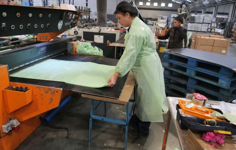 Empresa da Barosa produz 50 mil kits de protecção individual