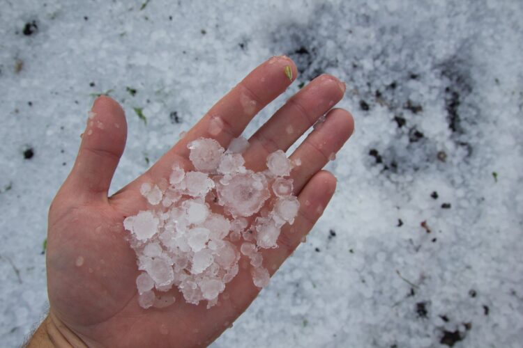 Granizo, vento forte e trovoada previstos para o distrito de Leiria