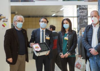 Associação de Futebol doa monitores aos centros hospitalares de Leiria e do Oeste