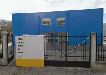 Óbidos oferece computadores e internet a alunos carenciados