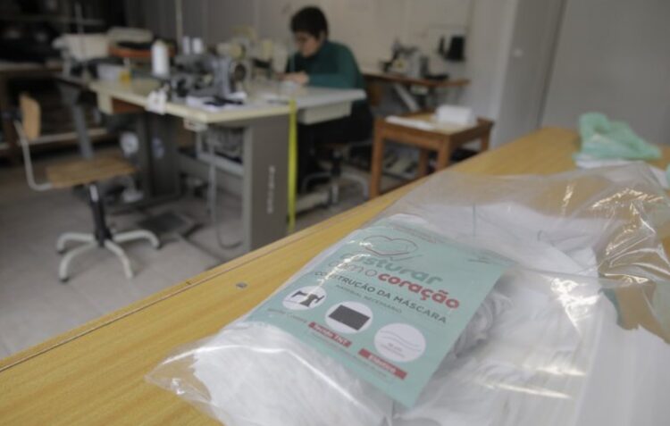 Campanha de voluntariado ‘Costurar com o coração’ já produziu mais de 50 mil máscaras
