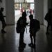 Covid-19: aulas presenciais podem voltar nos 11.º e 12.º anos e exames são adiados