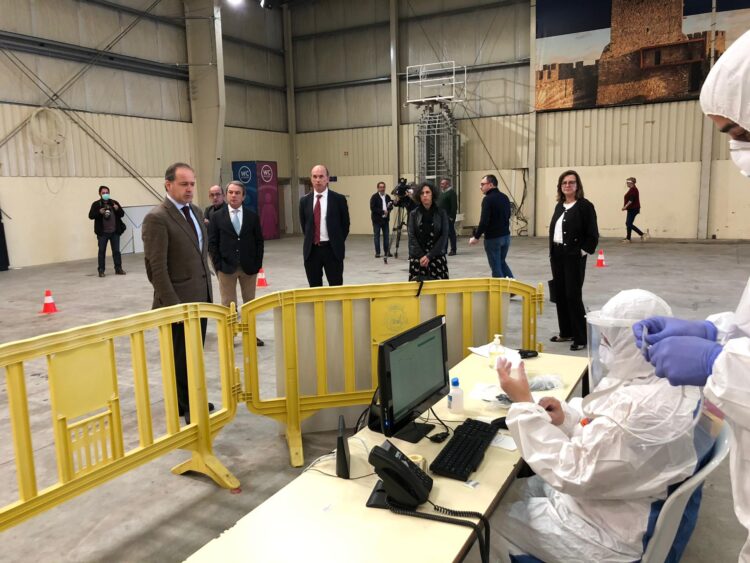 Rastreio à Covid-19 no Expocentro entrou em funcionamento