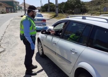GNR de Peniche entrega máscaras a condutores