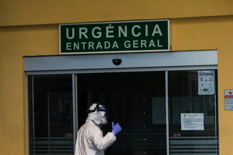 Afluência às urgências do Centro Hospitalar de Leiria cai mais de 50% em Abril