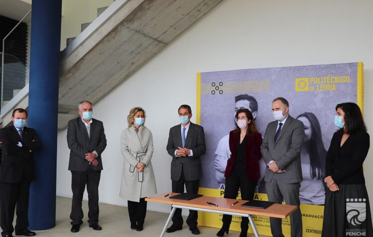 Laboratório para diagnóstico da Covid-19 leva três ministros a Peniche