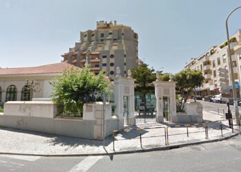 Pais e associações em desacordo com mensalidades
