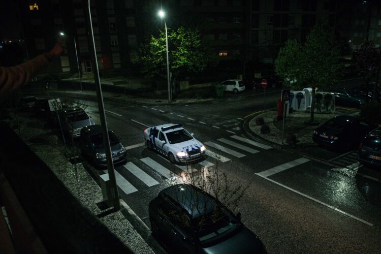 Covid-19: PSP detém jovem na Marinha Grande por violação do confinamento obrigatório