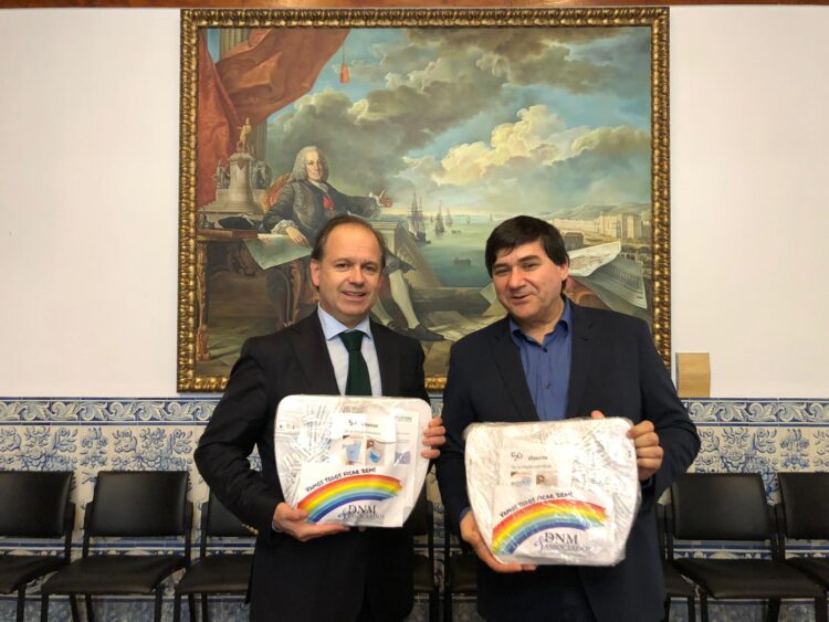Uma centena de viseiras oferecidas às entidades de apoio social de Pombal
