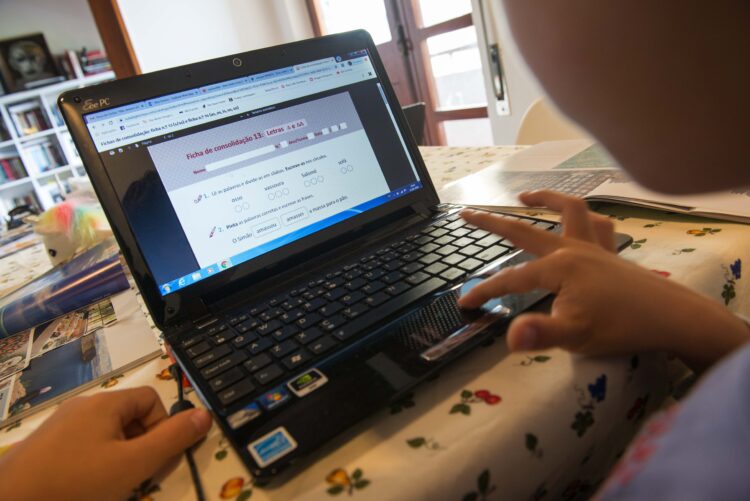Pandemia obriga professores a reinventarem-se