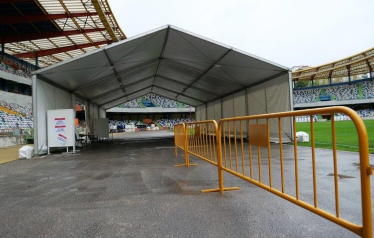 Covid-19: testes começam hoje a ser efectuados no Estádio Municipal de Leiria