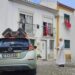 Visita pascal em carrinha de caixa aberta, de carro ou a pé