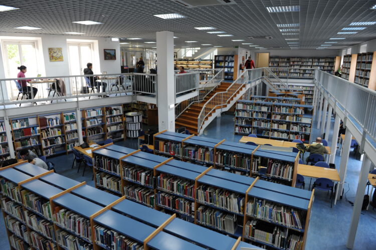 Biblioteca Municipal Afonso Lopes Vieira abre ao público de forma faseada