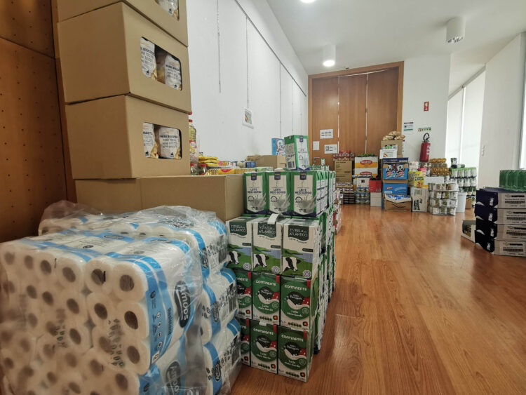 IPSS da Nazaré recebem duas toneladas de bens para distribuir a famílias carenciadas