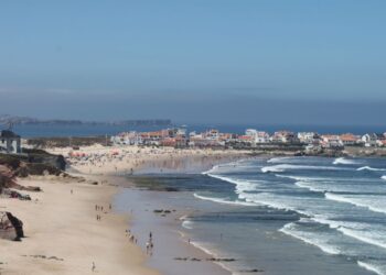 Do Pedrógão a Supertubos, passando pela Foz do Arelho, conheça as praias de ouro na região