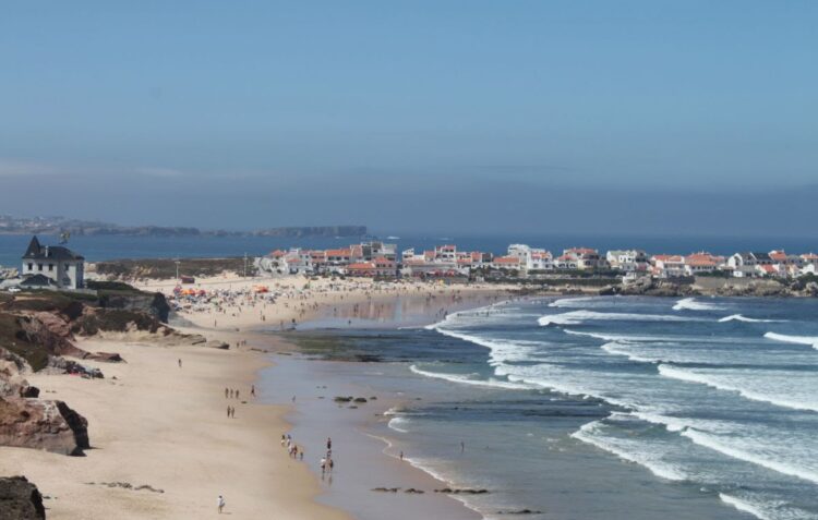 Do Pedrógão a Supertubos, passando pela Foz do Arelho, conheça as praias de ouro na região