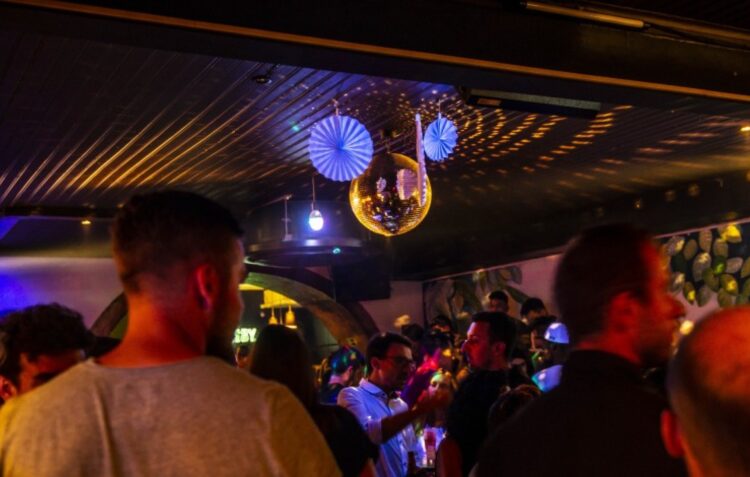 Metade dos bares e discotecas pode nunca mais reabrir