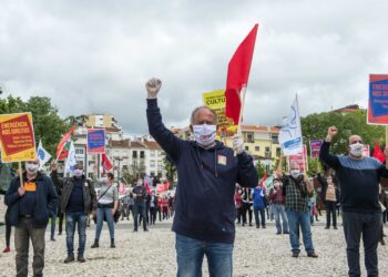 1.º de Maio, o dia da luta contra as distâncias sociais celebrado mantendo a distância social