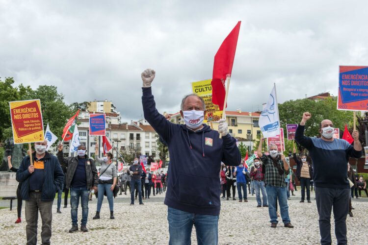 1.º de Maio, o dia da luta contra as distâncias sociais celebrado mantendo a distância social