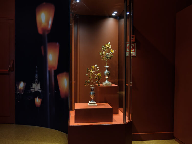 Rosa de ouro oferecida pelo Papa Francisco integra exposição Fátima Luz e Paz