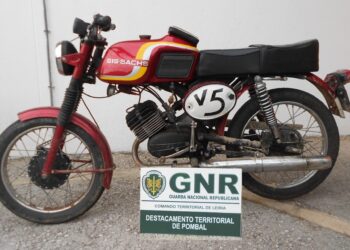 GNR detém jovem a conduzir ciclomotor com matrícula falsa