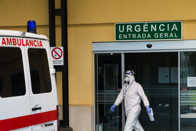 Covid-19: 83% dos médicos da região Centro assumem falta de material de protecção