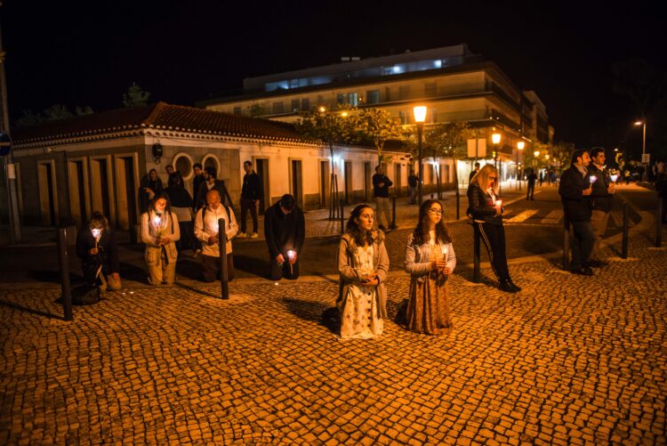 Um 13 de Maio único em Fátima: Santuário fechado, orações na rua