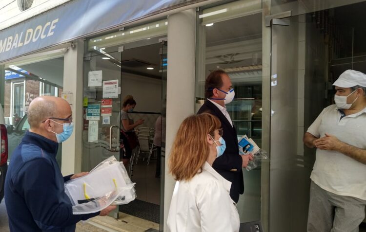 Pombal distribui viseiras ao comércio local