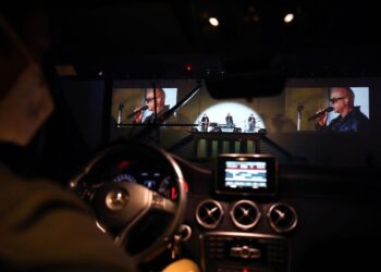 Empenhei o meu anel para te levar ao concerto que havia no drive-in