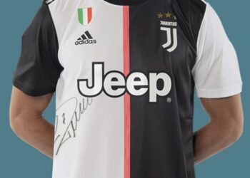 Camisola de Cristiano Ronaldo contribui para dar medicamentos