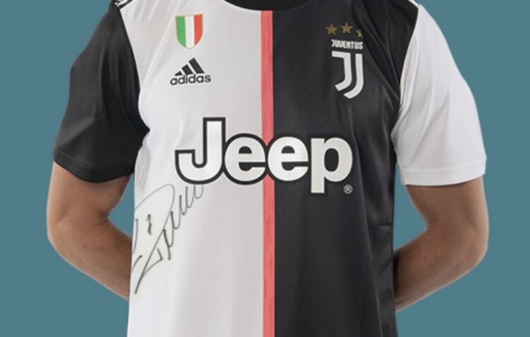 Camisola de Cristiano Ronaldo contribui para dar medicamentos