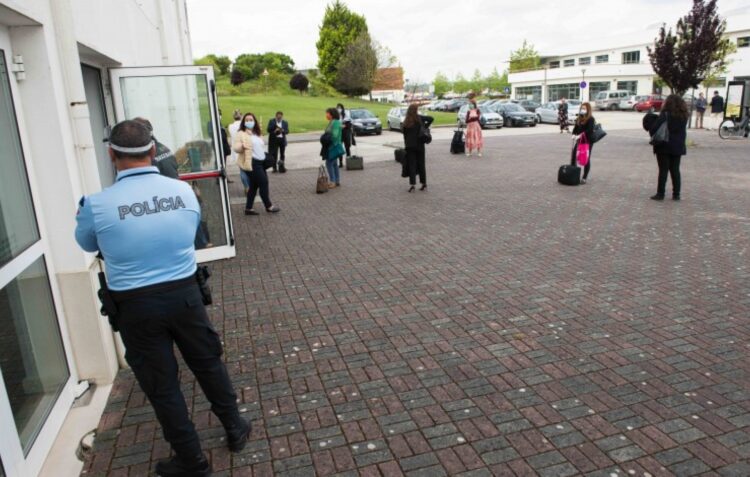 MP de Leiria pede prisão efectiva para nove dos 57 arguidos suspeitos da venda de sapatilhas contrafeitas