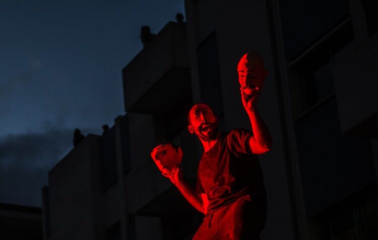 Estado de Excepção, terá, este fim-de-semana, três apresentações em lares e na rua