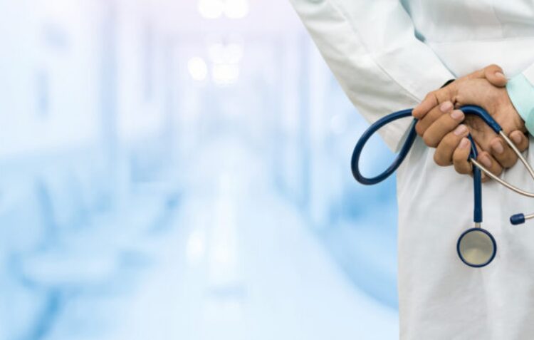 Tribunal de Ourém condena médico por cobrar atestados que entregava no centro de saúde