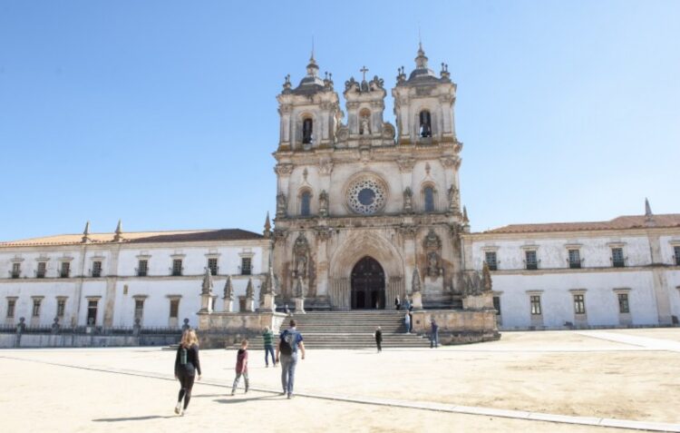 Concurso para director do Mosteiro de Alcobaça revela salário e orçamento