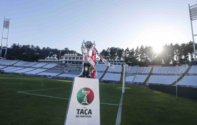 União de Leiria faz anos com Manuel Cajuda, Silas, Bilro e Renato a recordar final do Jamor