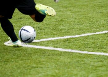 Pais pagam 2000 euros e acusam ex-jogador de incumprimento
