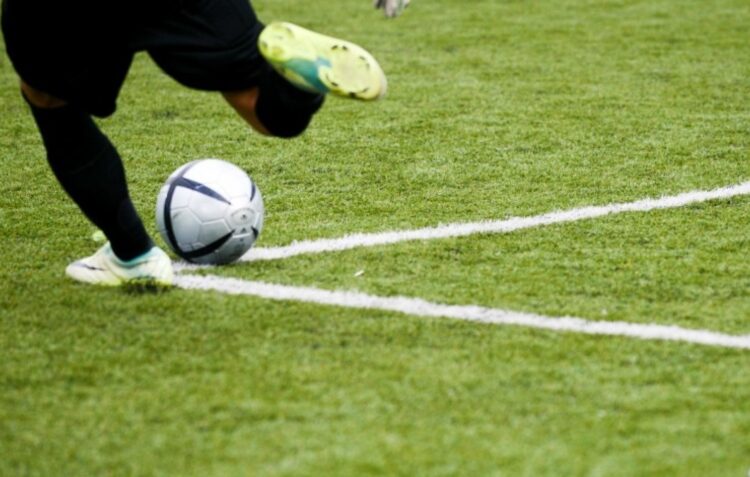 Pais pagam 2000 euros e acusam ex-jogador de incumprimento