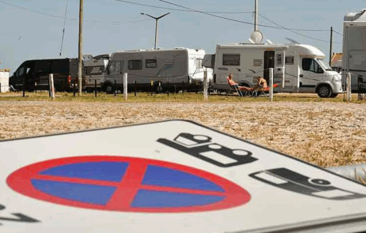 GNR detectada 25 caravanas e seis pessoas em estacionamento e acampamento ilegal