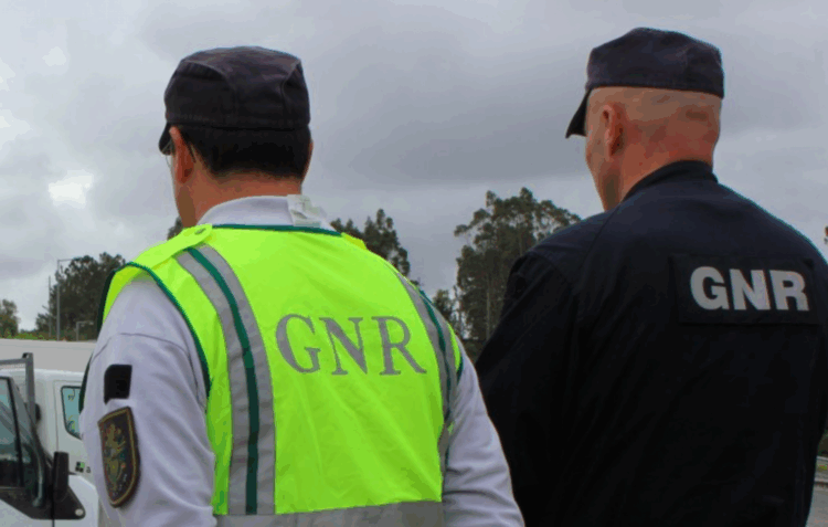GNR deteve quatro homens e uma mulher por tráfico de estupefacientes em Mira de Aire e Minde