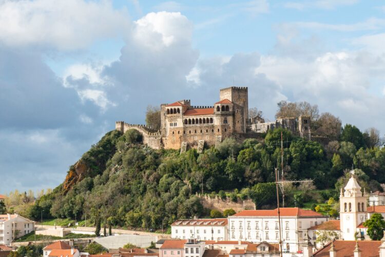 Caso de Covid-19 suspende obras no castelo de Leiria