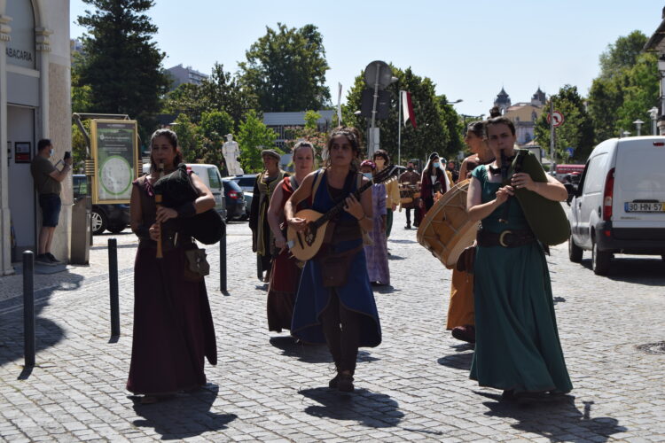 Leiria 1437 está nas ruas da cidade para apoia artistas