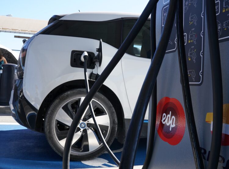 Leiria vai receber novos postos para carregamento de carros eléctricos