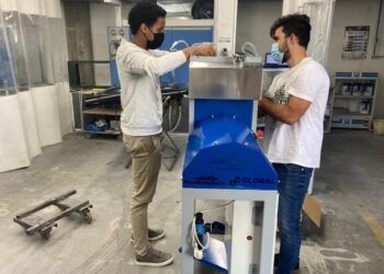 Alunos da ETAP criam compactador de latas de tinta