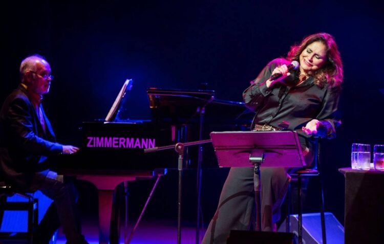 Fafá de Belém dá concerto em directo a partir de Fátima
