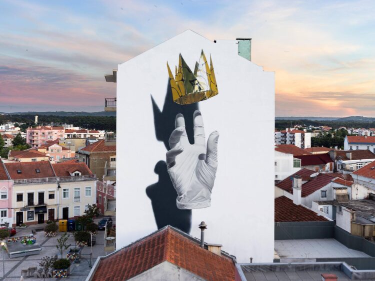 Há nova arte urbana em Caldas da Rainha, com trabalhos inspirados em Bordallo e na Covid-19