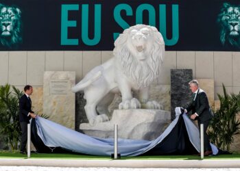 Filstone oferece leão em pedra ao Sporting
