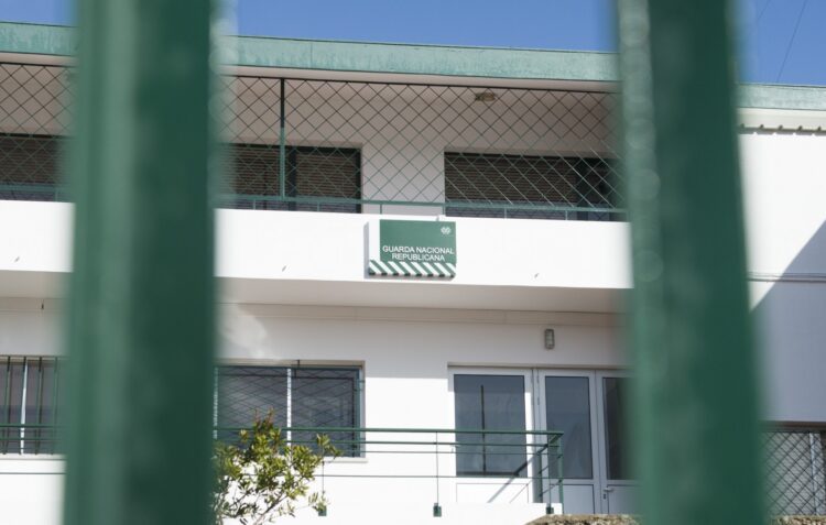Populares retêm homem apanhado a roubar em Mira de Aire