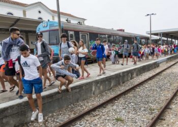 Defesa da Linha do Oeste promove vigília pela electrificação da linha e fixação do preço do passe